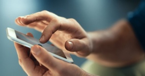 Displeje v barevném světě: Cesta skrz LCD a Dotykové Technologie