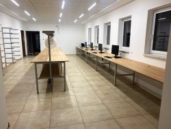 A tak se začalo budovat .... expediční oddělení a balící pulty. I.