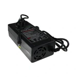Univerzální nabíječka pro elektrické koloběžky Kugoo G2 Pro - Joyor F7 - Joyor F5-S - Joyor S8-S - napájecí zdroj 54,6V 3A DC 5,5 × 2,1 mm