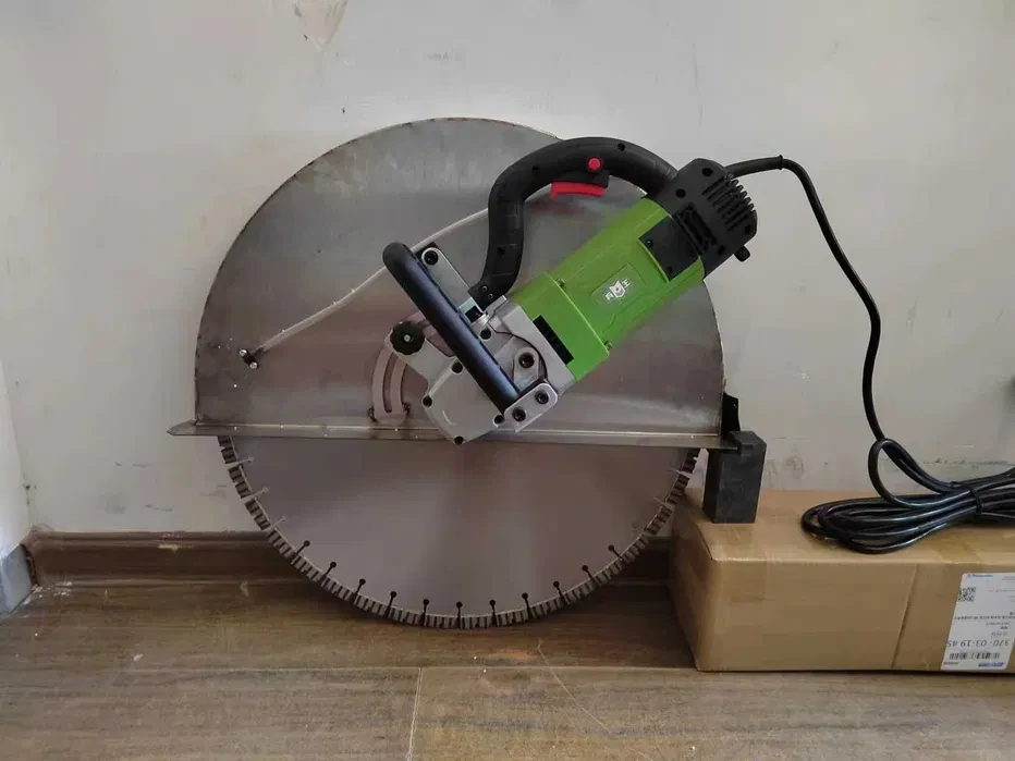 Řezačka betonu - stěn 5800W 620 mm 270 mm mokré řezání + pumpa - diamantový kotouč - hadice