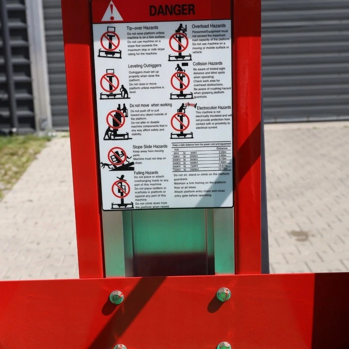 Plošinový výtah - jeden sloup 10 m - Model GTWY10-1 | Magboss