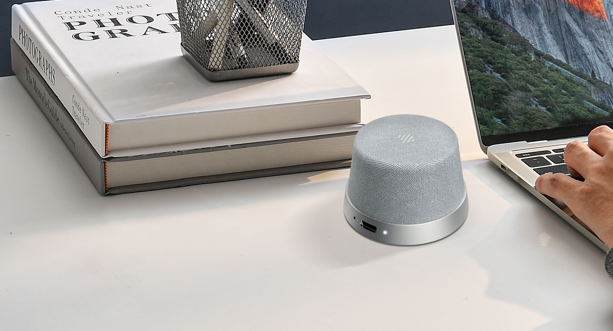 Miatone Magboom Mini IPX6 magnetický bluetooth reproduktor s MagSafe stříbrný