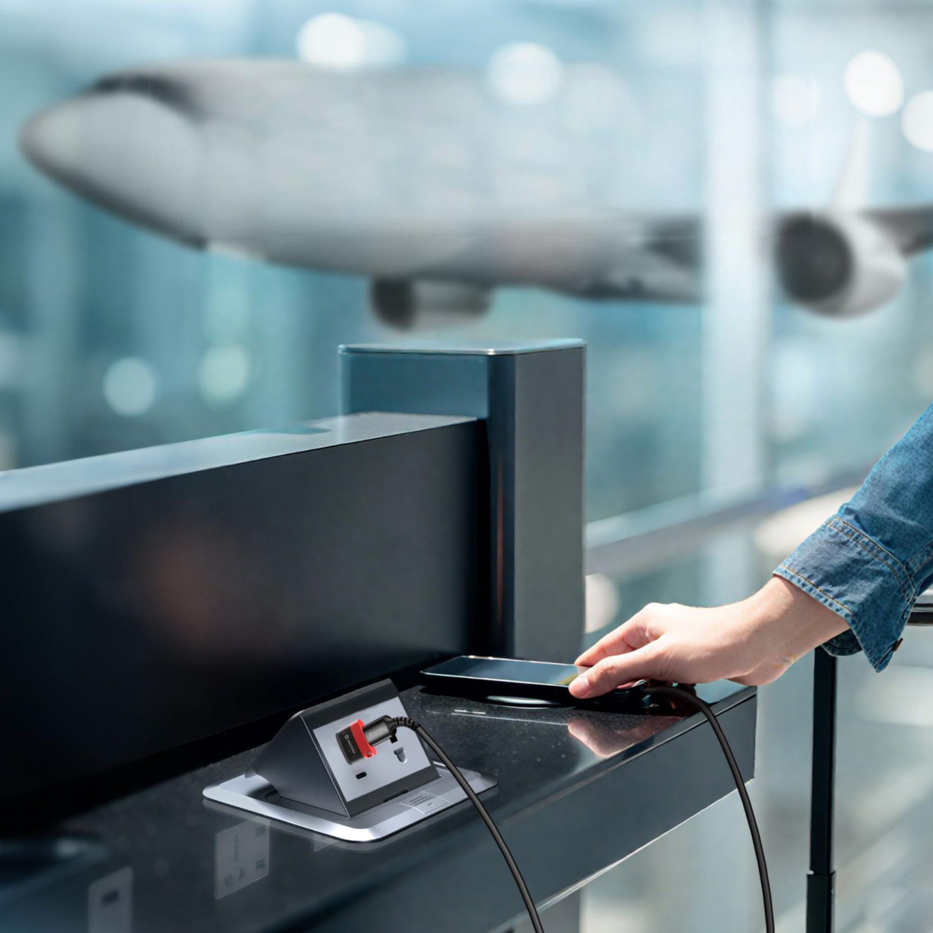 SWISSTEN DataGuard nabíjecí adaptér s blokací dat USB-A - USB-C černý