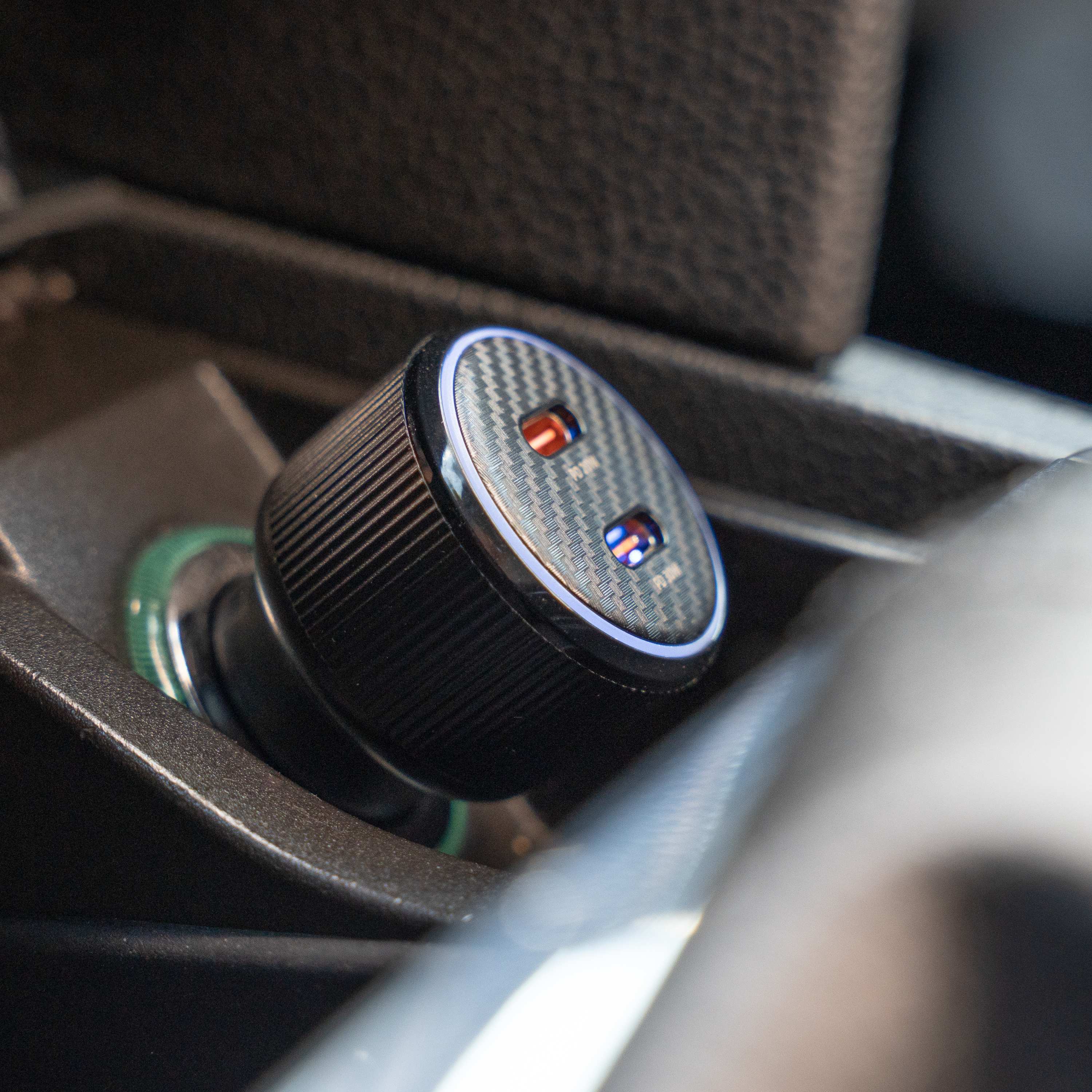 SWISSTEN Autonabíječka 2× USB-C Power Delivery 20W černá