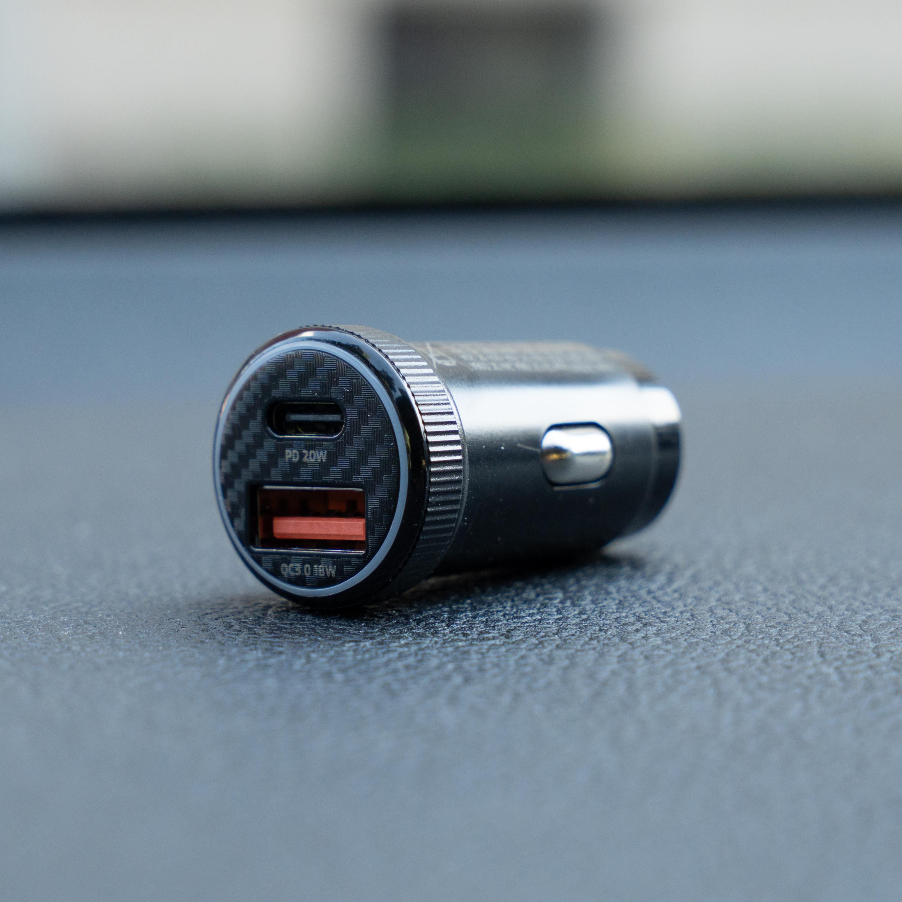 SWISSTEN Autonabíječka USB-C Power Delivery + USB-A Quick Charge 20W černá