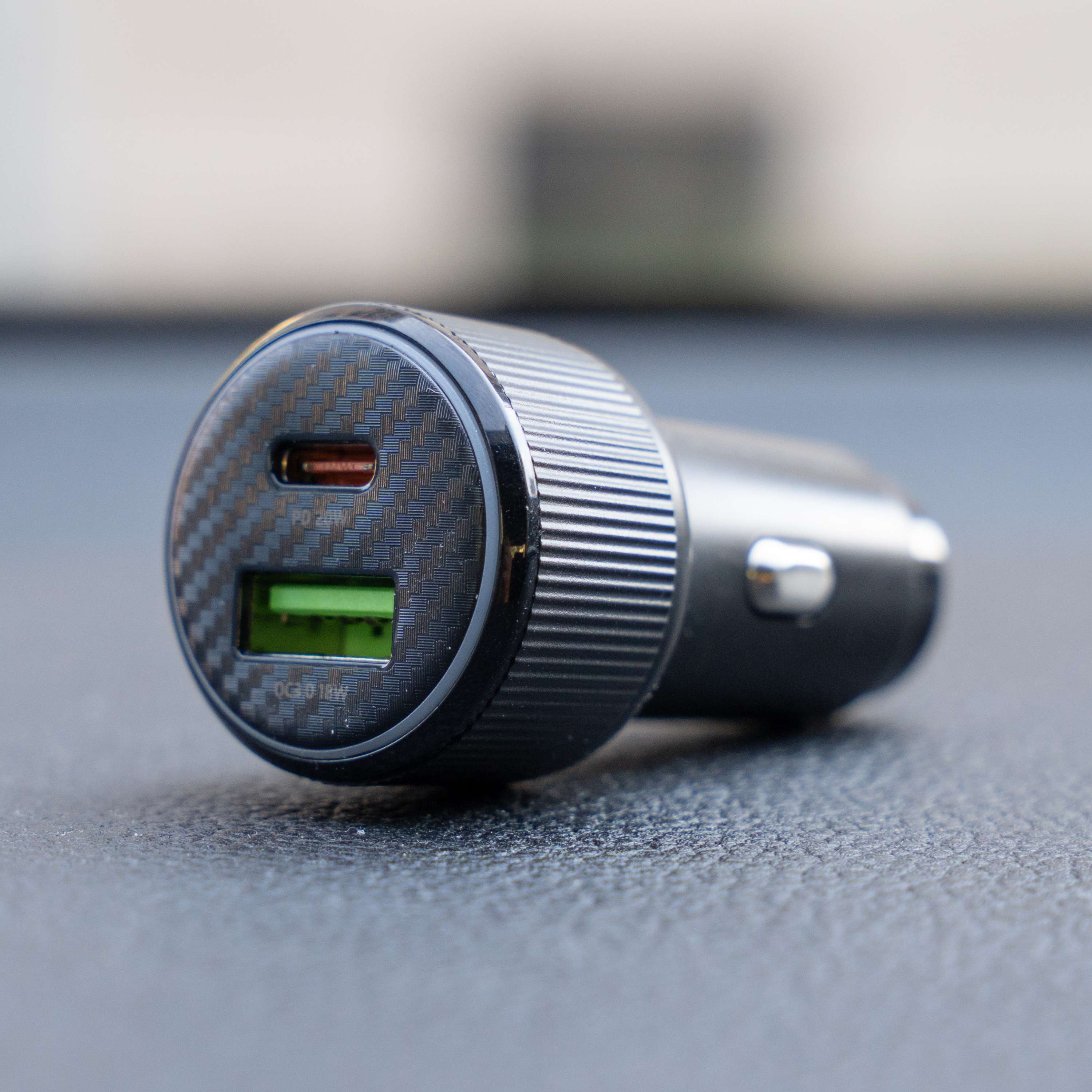SWISSTEN Autonabíječka USB-C Power Delivery + USB-A Quick Charge 38W černá + USB-C kabel 1 m